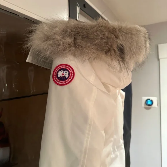 White Women’s Canada Goose Parka